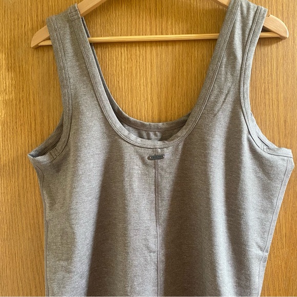 PRANA • Bundle of 2‼️ Heathered Beige & Navy Tank Tops - XL - Picture 10 of 16